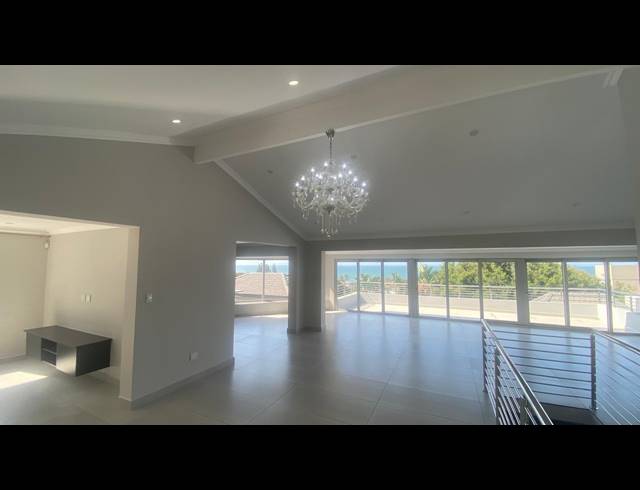 4 BEDROOM HOUSE FOR SALE IN COMPENSATION BEACH